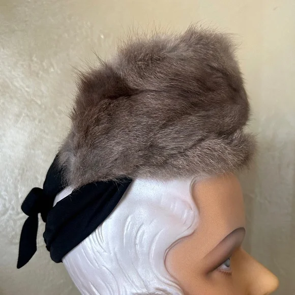 SENSATIONAL 1930's GRAY MINK + BLACK FABRIC HAT WITH BACK STRAP